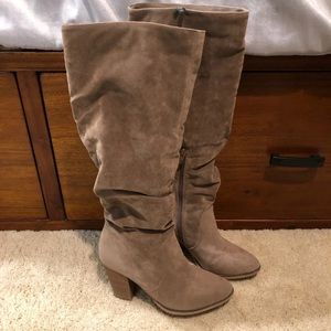 Slouchy boot